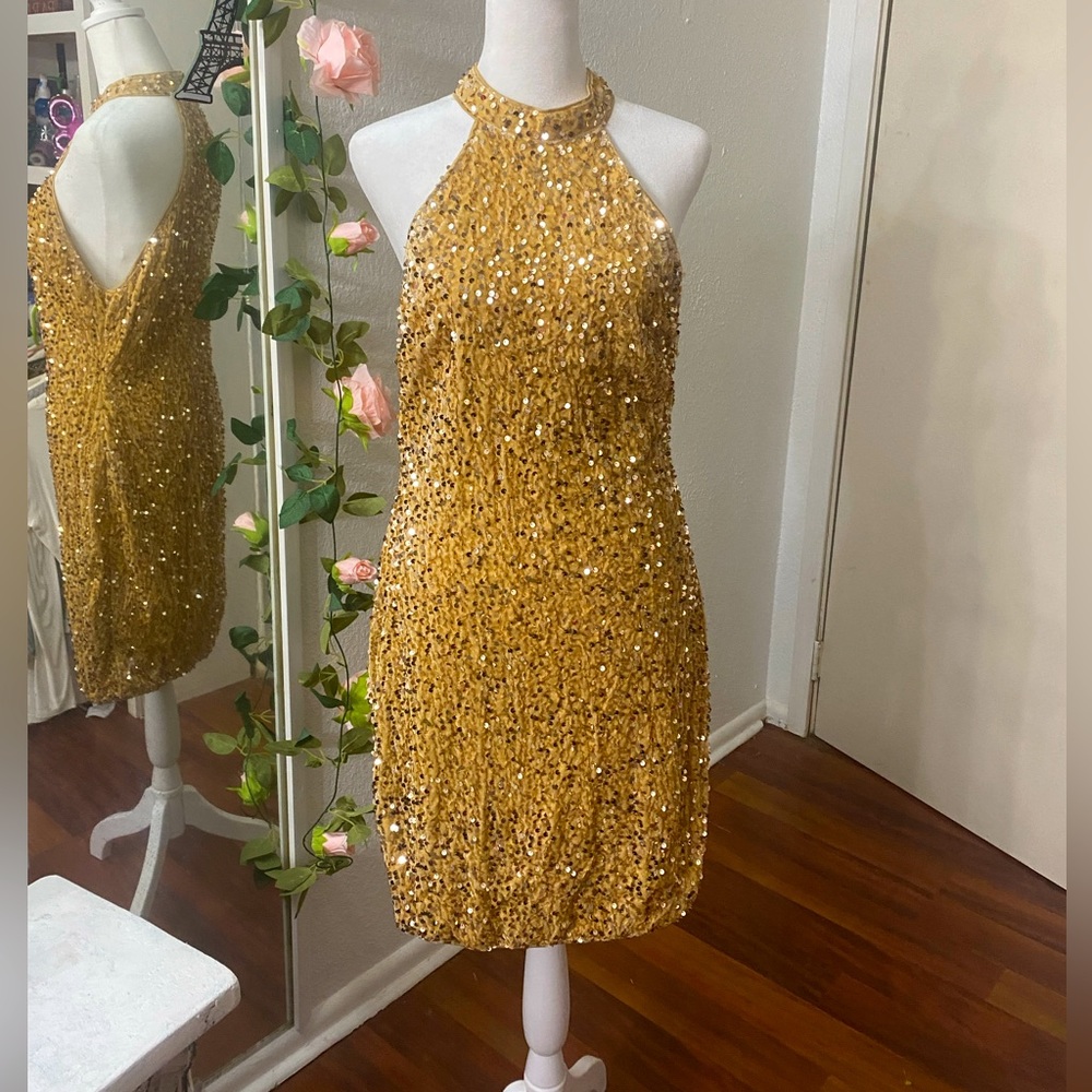 COPY - Gold Glitter Dress!! Around the neck LSU